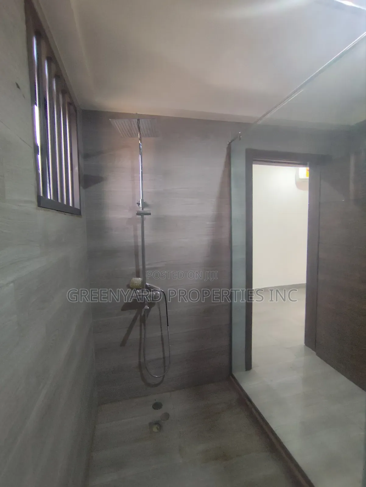 5bdrm House in American House, East Legon for rent