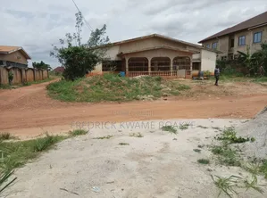 5bdrm House in Brother K Estate, Kumasi Metropolitan for sale