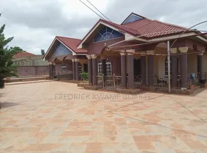 7bdrm House in 7 Bedrooms House For, Kumasi Metropolitan for sale