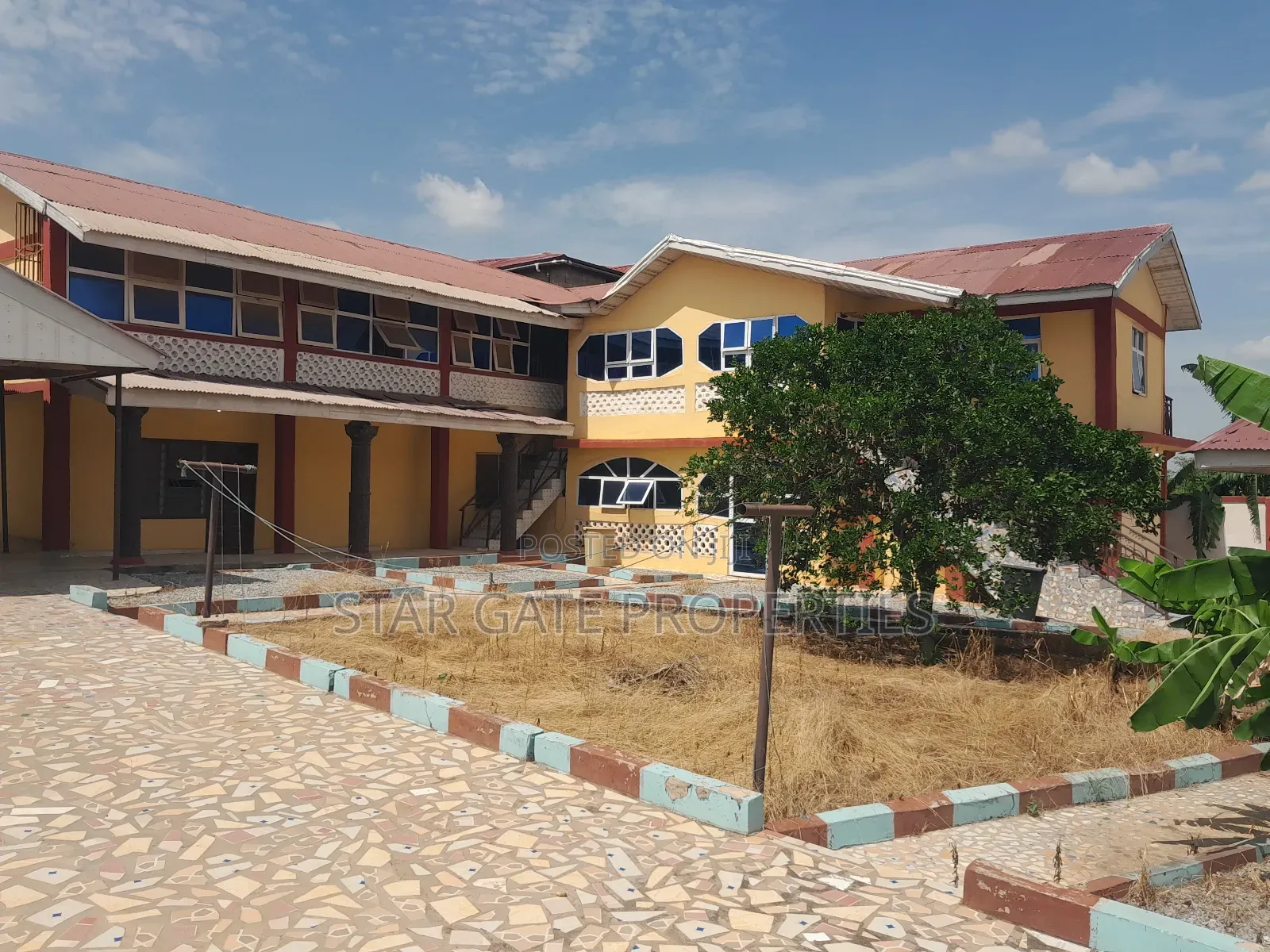 8bdrm House in Aboaso (, Kumasi Metropolitan for sale
