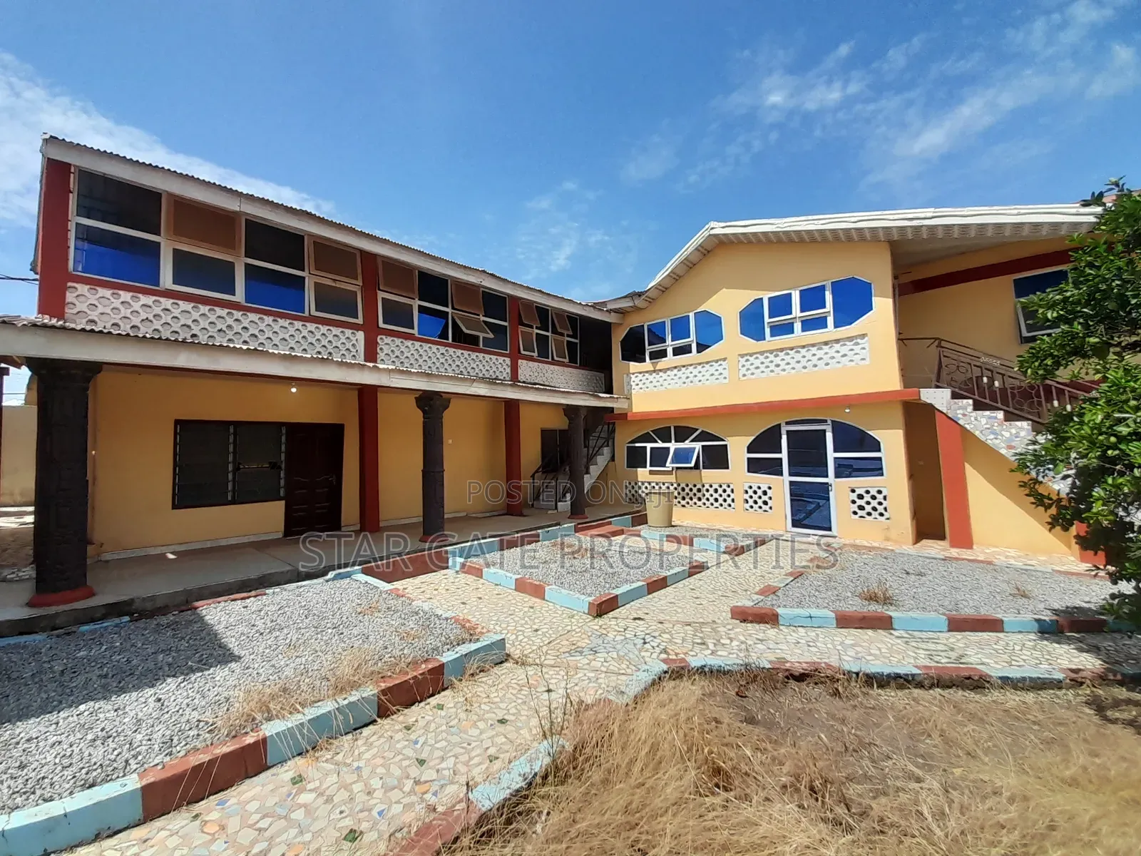 8bdrm House in Aboaso (, Kumasi Metropolitan for sale