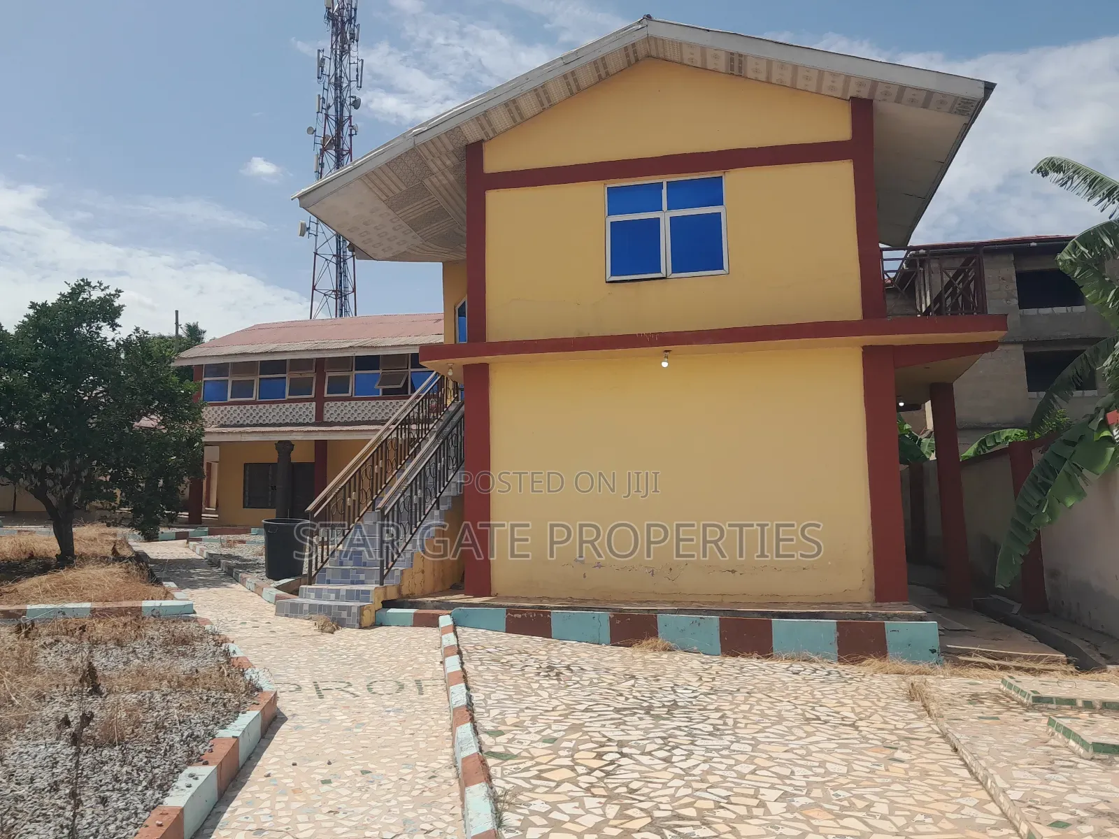 8bdrm House in Aboaso (, Kumasi Metropolitan for sale