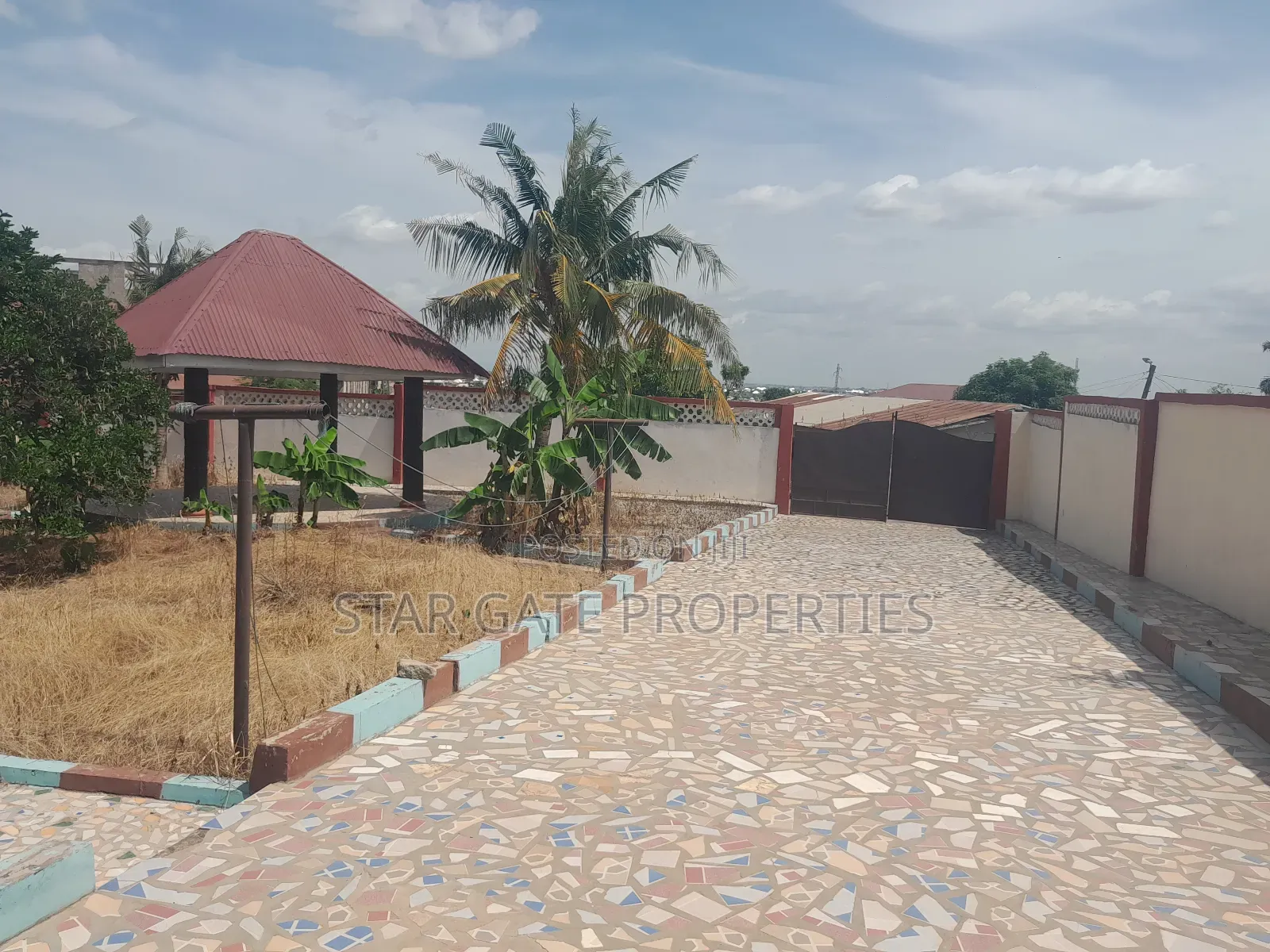 8bdrm House in Aboaso (, Kumasi Metropolitan for sale