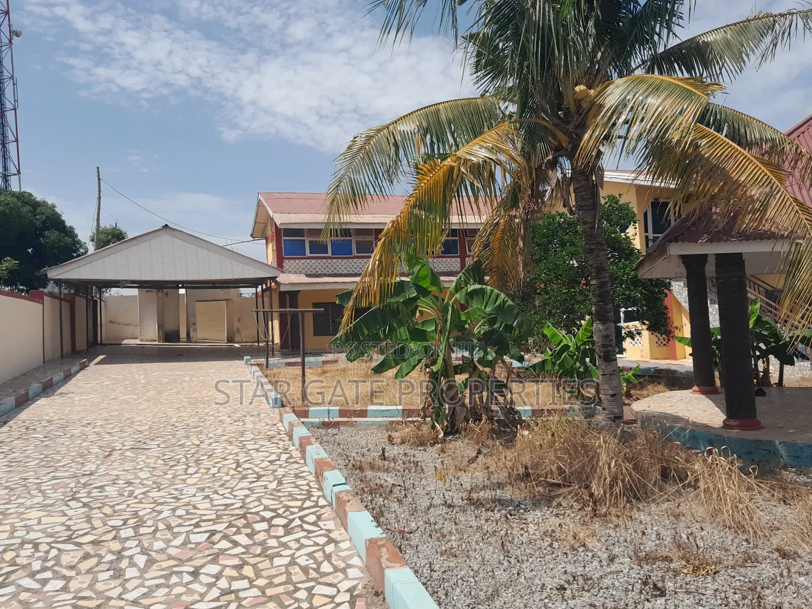8bdrm House in Aboaso (, Kumasi Metropolitan for sale