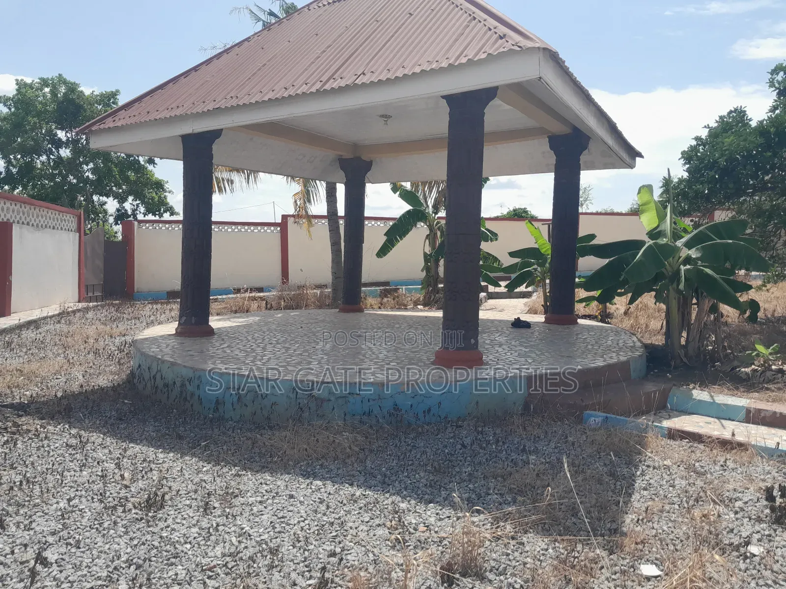 8bdrm House in Aboaso (, Kumasi Metropolitan for sale