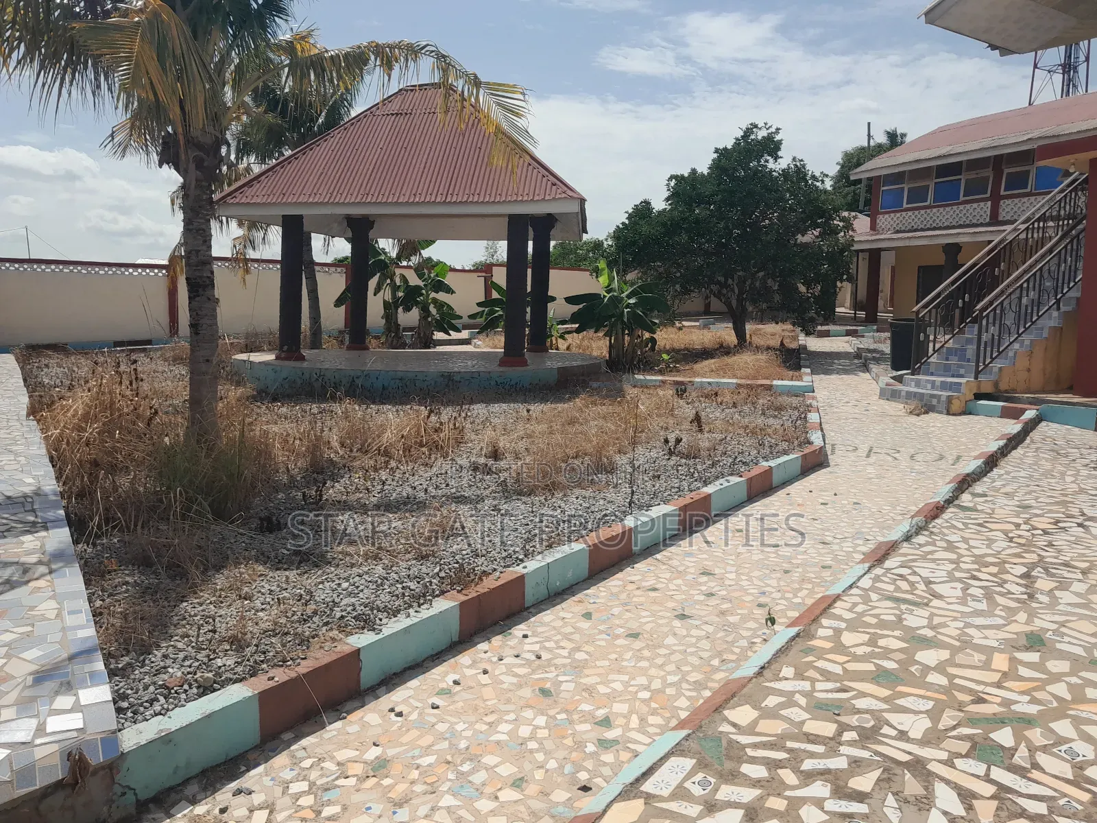8bdrm House in Aboaso (, Kumasi Metropolitan for sale