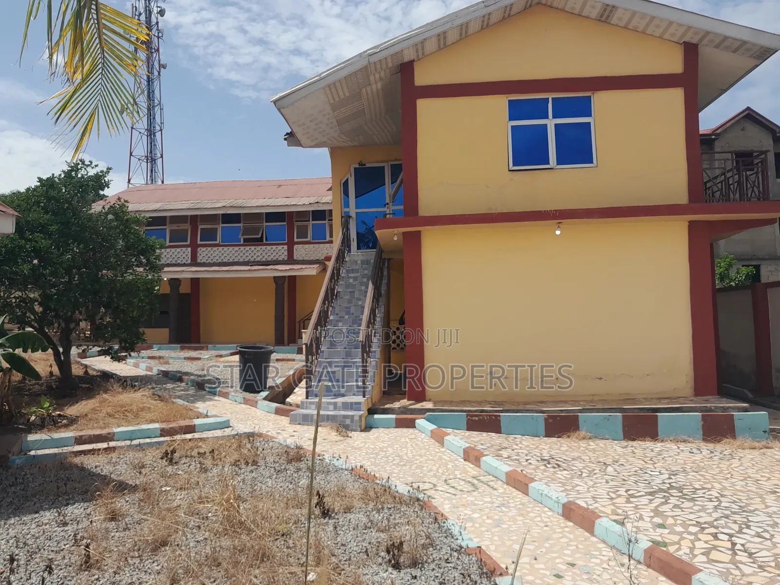 8bdrm House in Aboaso (, Kumasi Metropolitan for sale