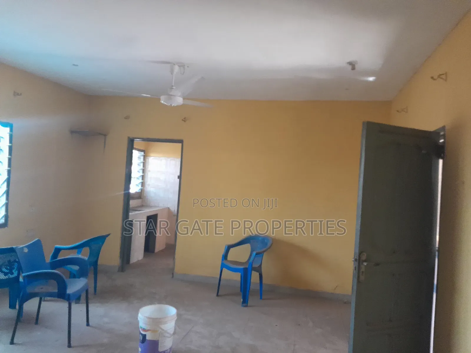 8bdrm House in Aboaso (, Kumasi Metropolitan for sale
