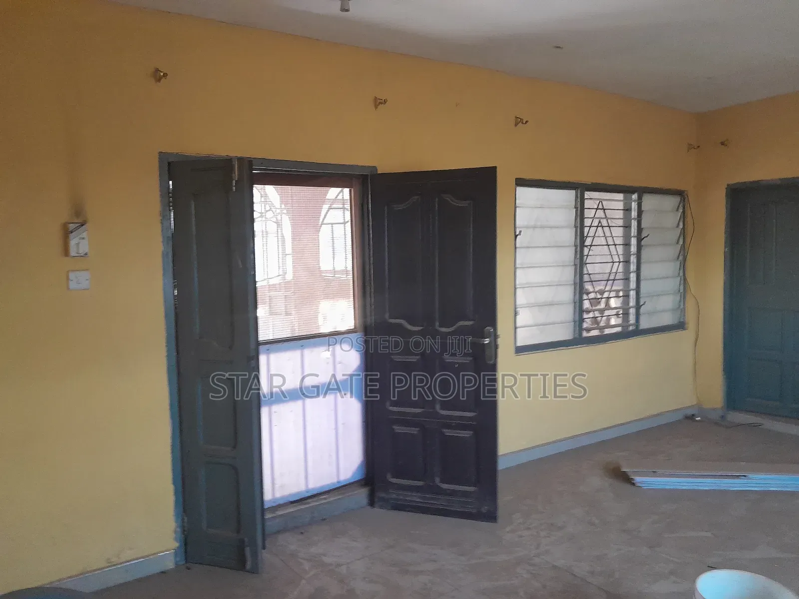 8bdrm House in Aboaso (, Kumasi Metropolitan for sale