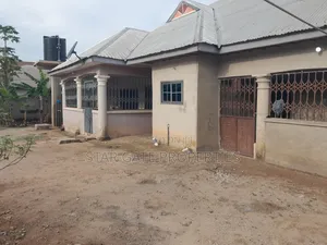 6bdrm House in Kenyasi Adwumam, Kumasi Metropolitan for sale