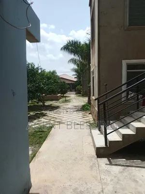 2bdrm Apartment in Community 25, Tema Metropolitan for rent