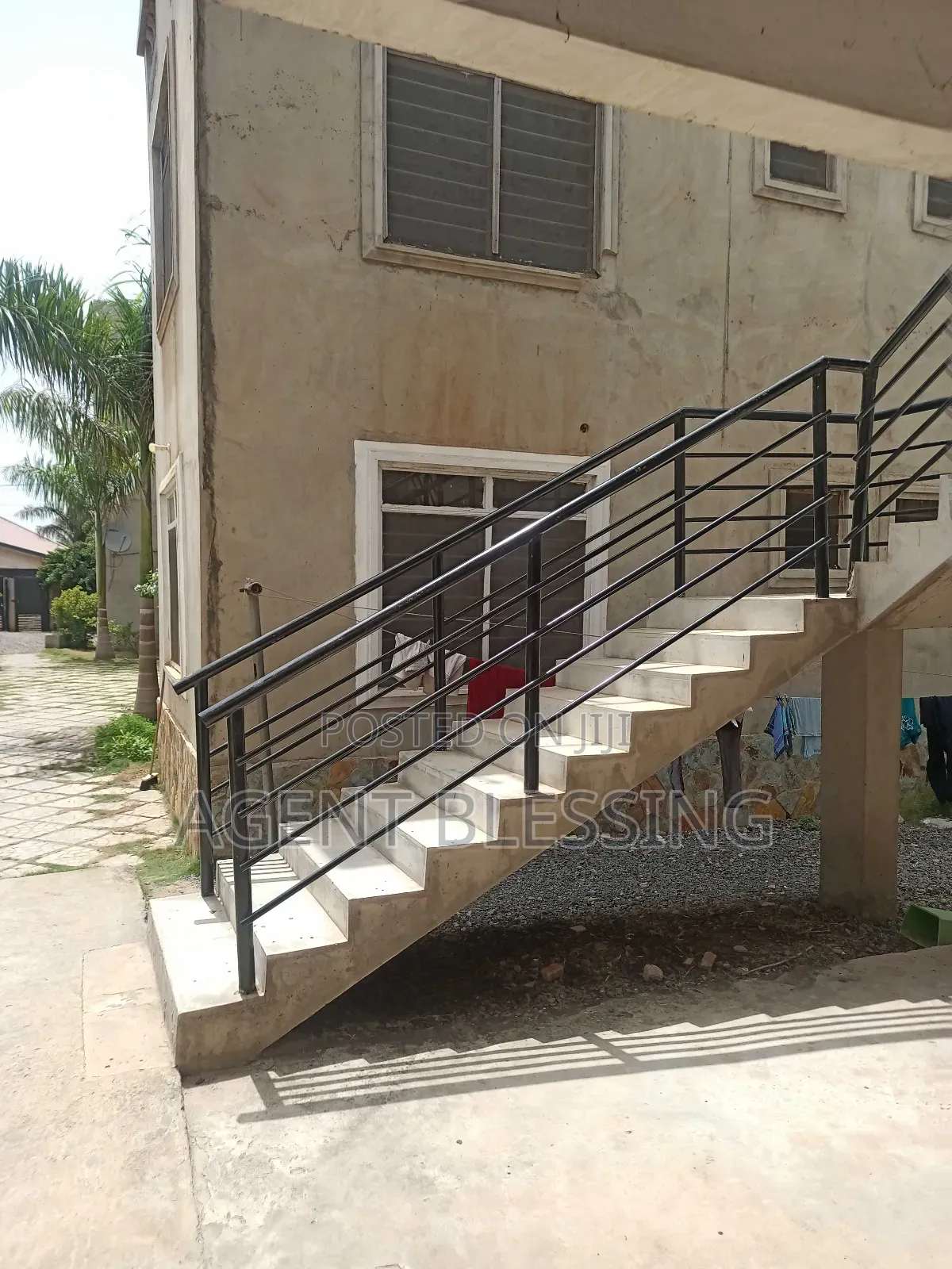 2bdrm Apartment in Community 25, Tema Metropolitan for rent