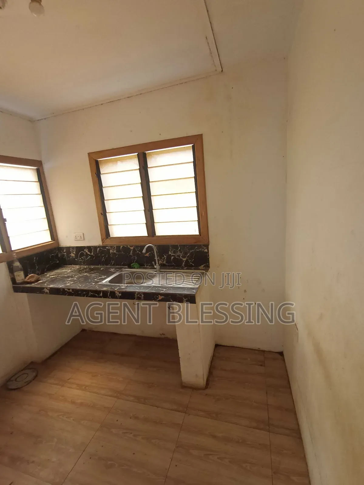 2bdrm Apartment in Community 25, Tema Metropolitan for rent