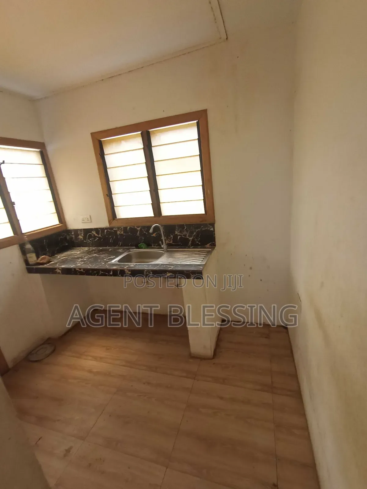 2bdrm Apartment in Community 25, Tema Metropolitan for rent