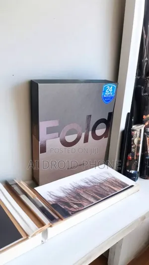 New Samsung Galaxy Z Fold4 256 GB Gold