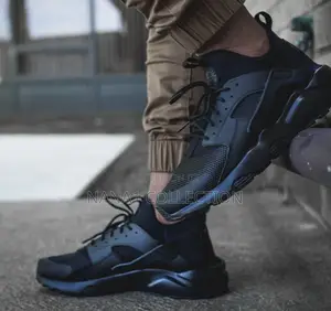 Nike Air Huarache Trainers Triple Black