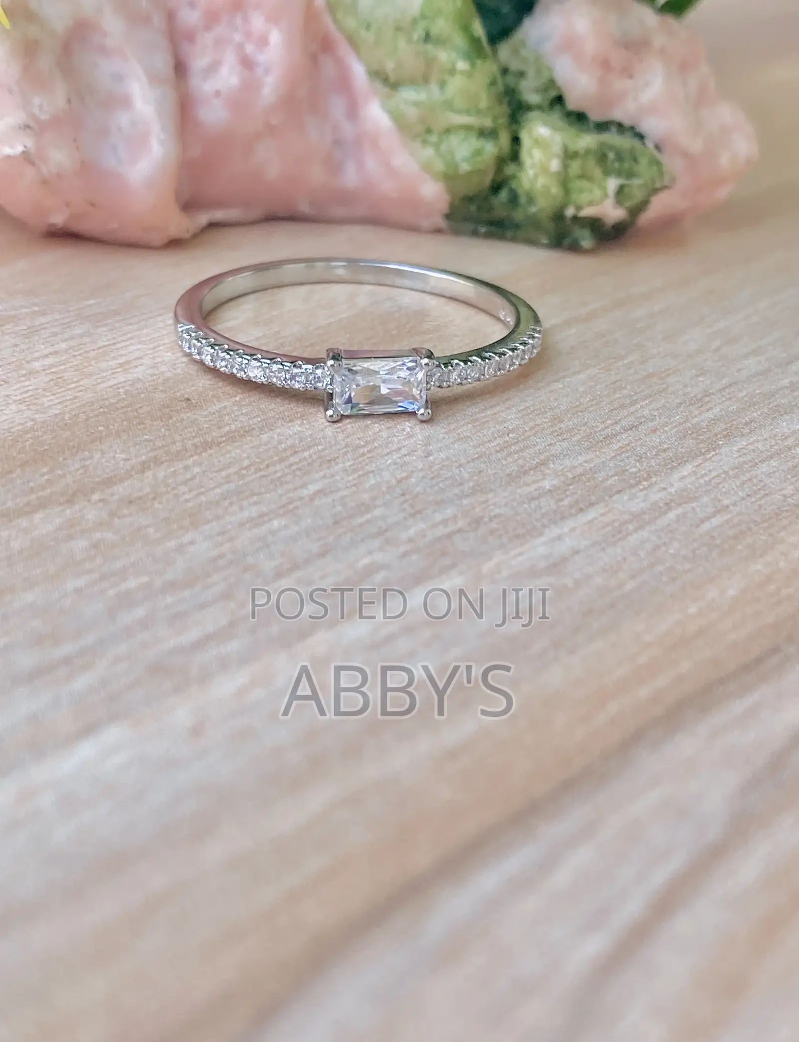 Cute Cut Ladies Promise Ring