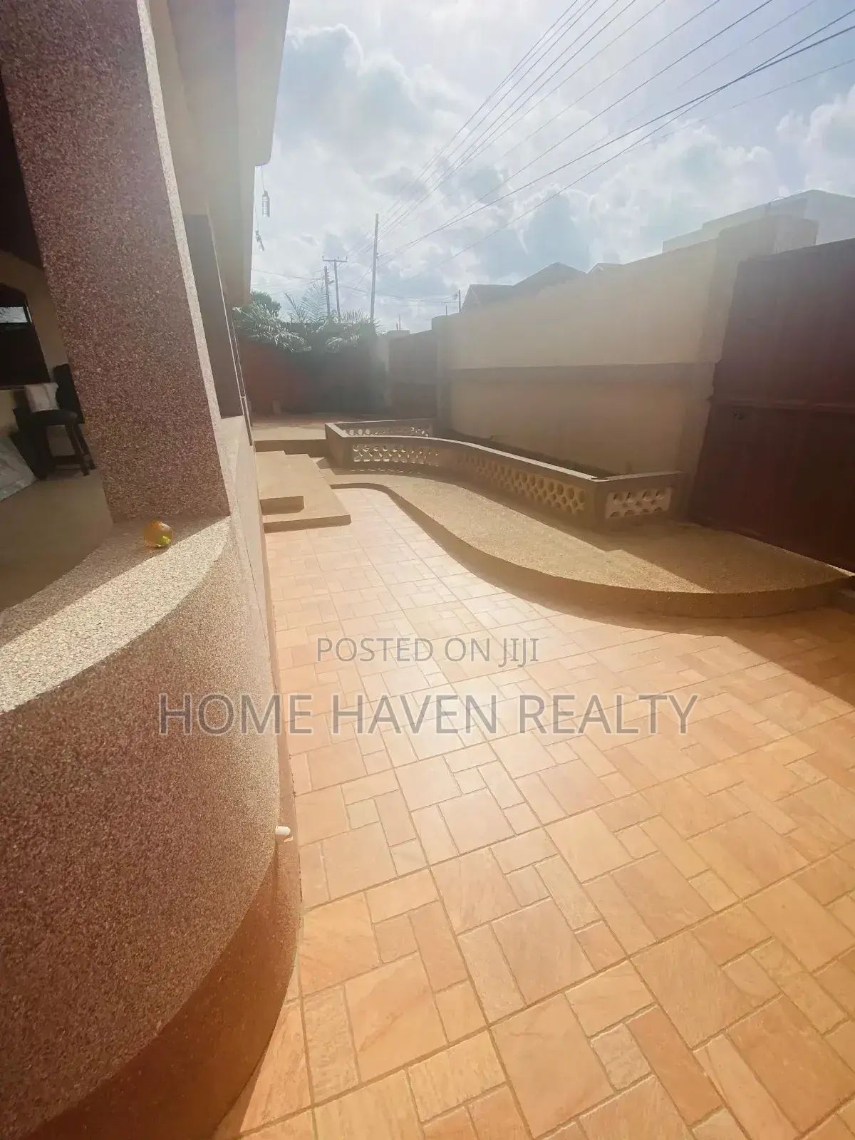5bdrm House in Abc, Achimota for sale