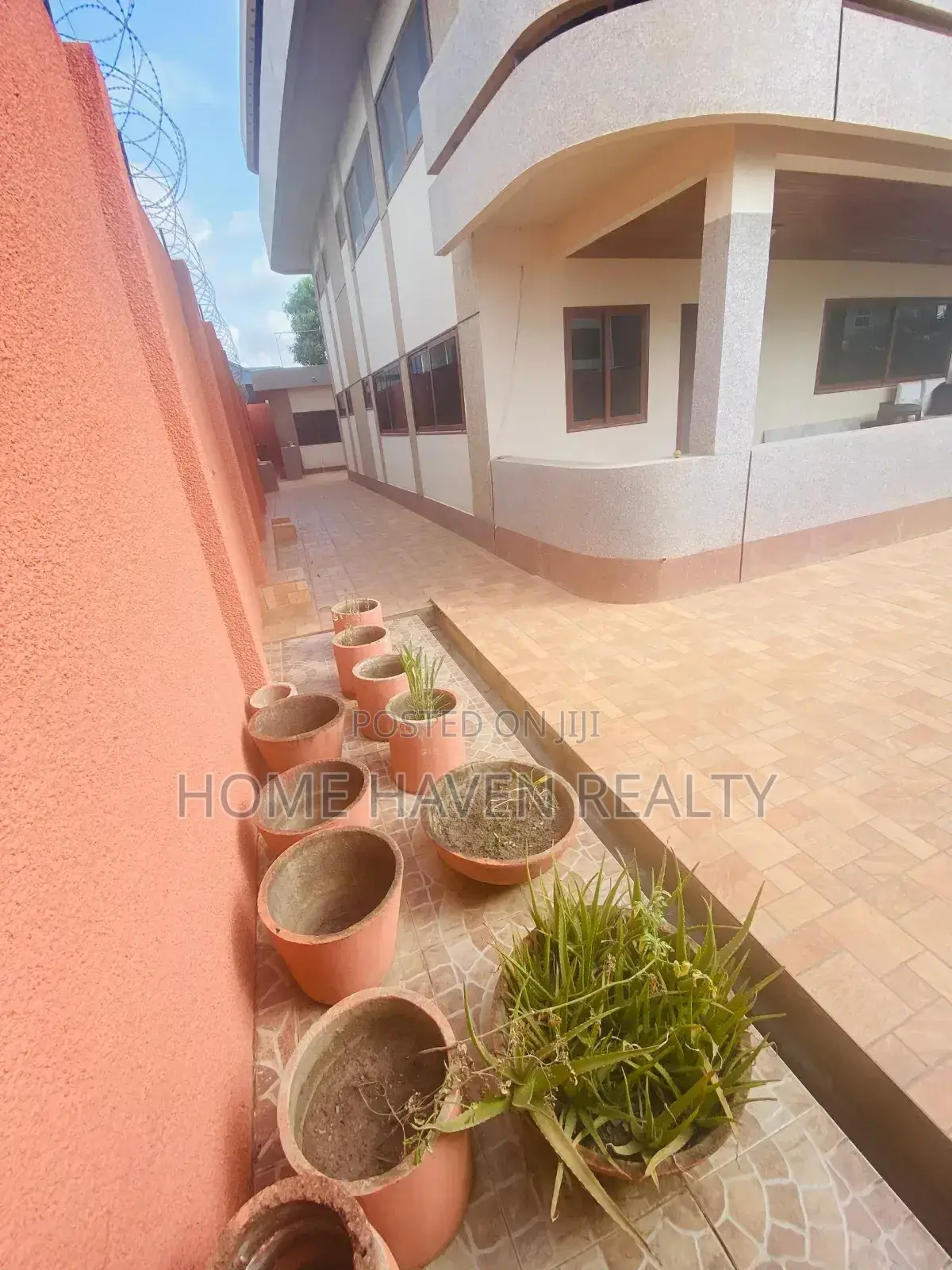 5bdrm House in Abc, Achimota for sale