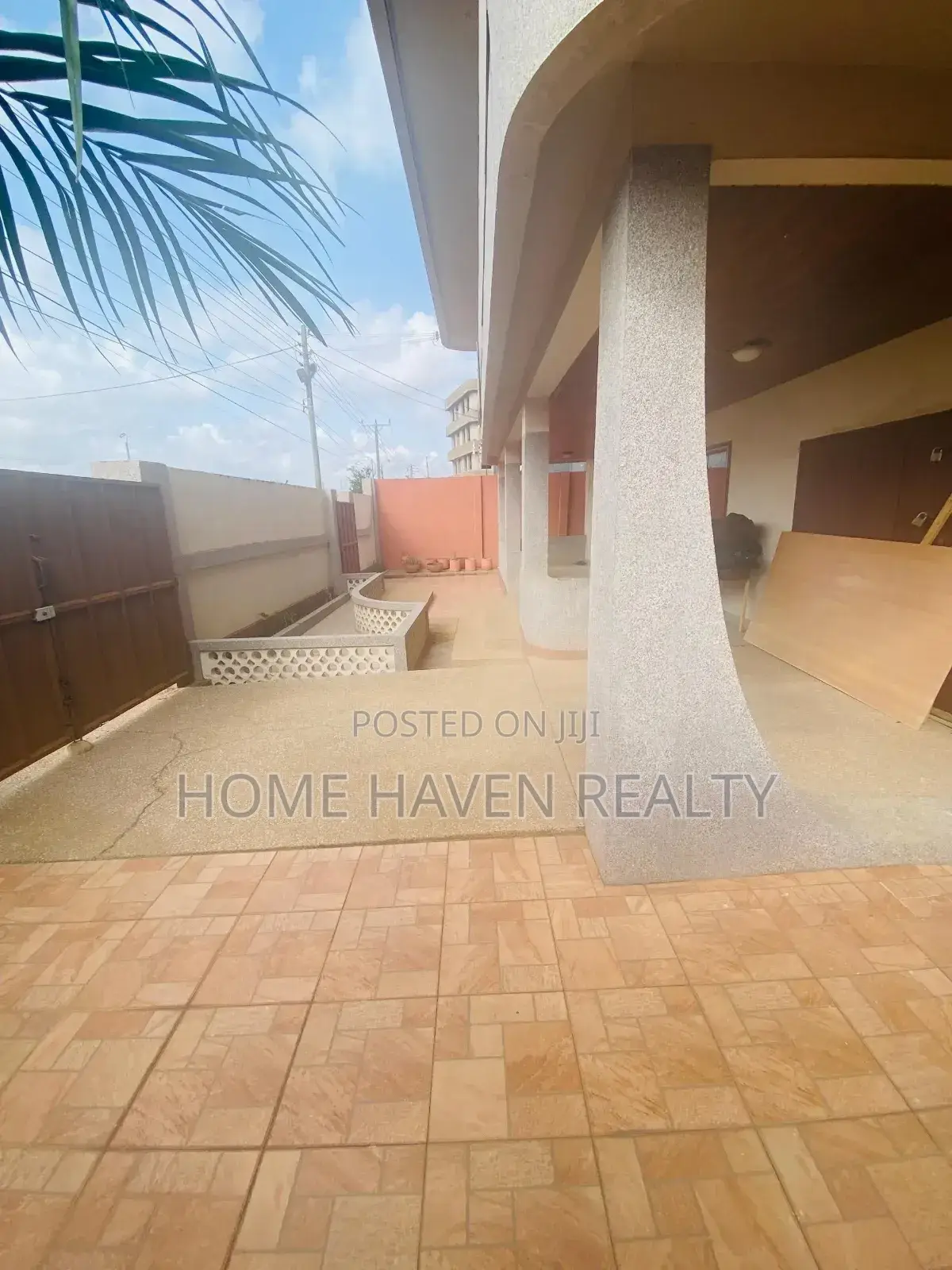 5bdrm House in Abc, Achimota for sale