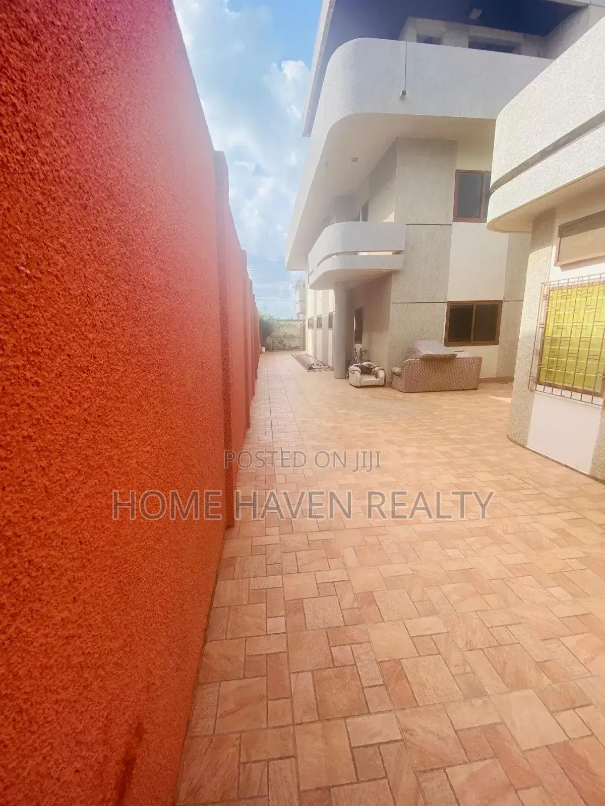 5bdrm House in Abc, Achimota for sale