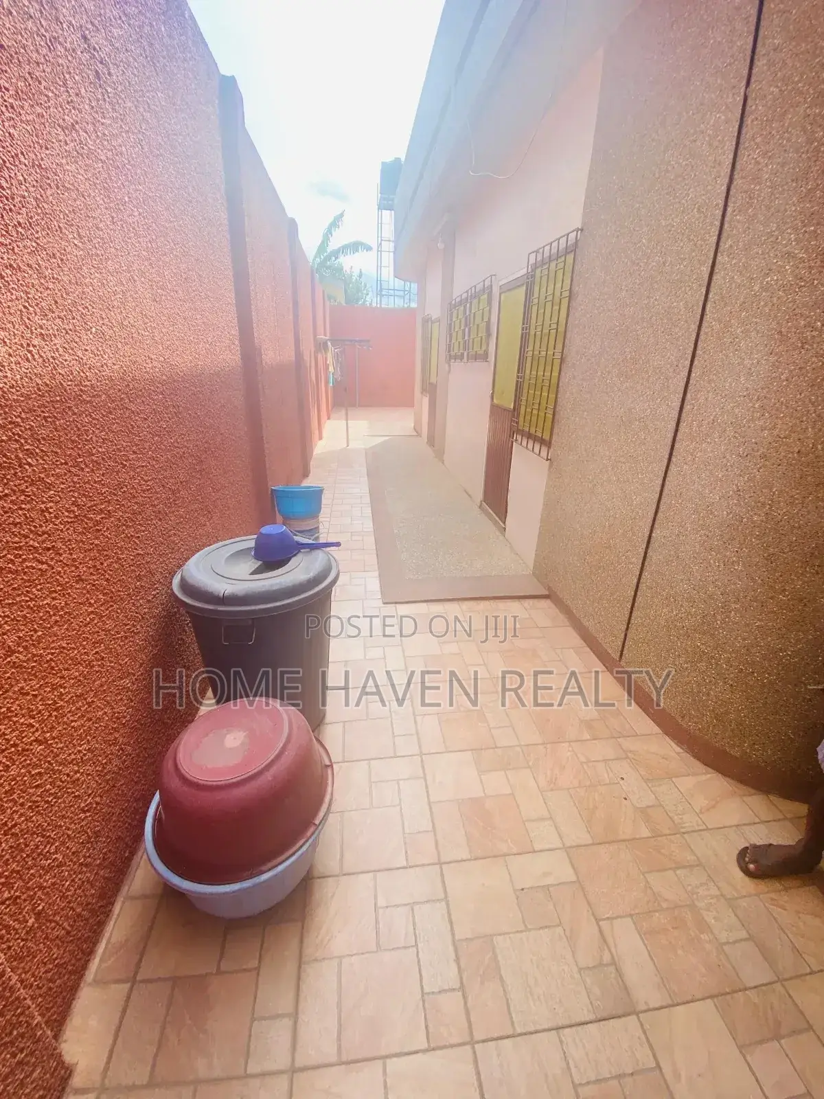 5bdrm House in Abc, Achimota for sale