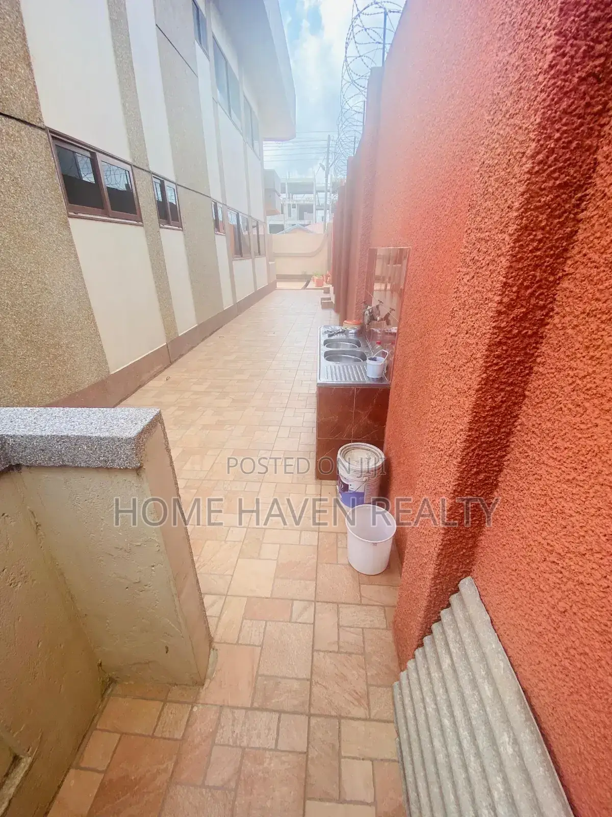 5bdrm House in Abc, Achimota for sale
