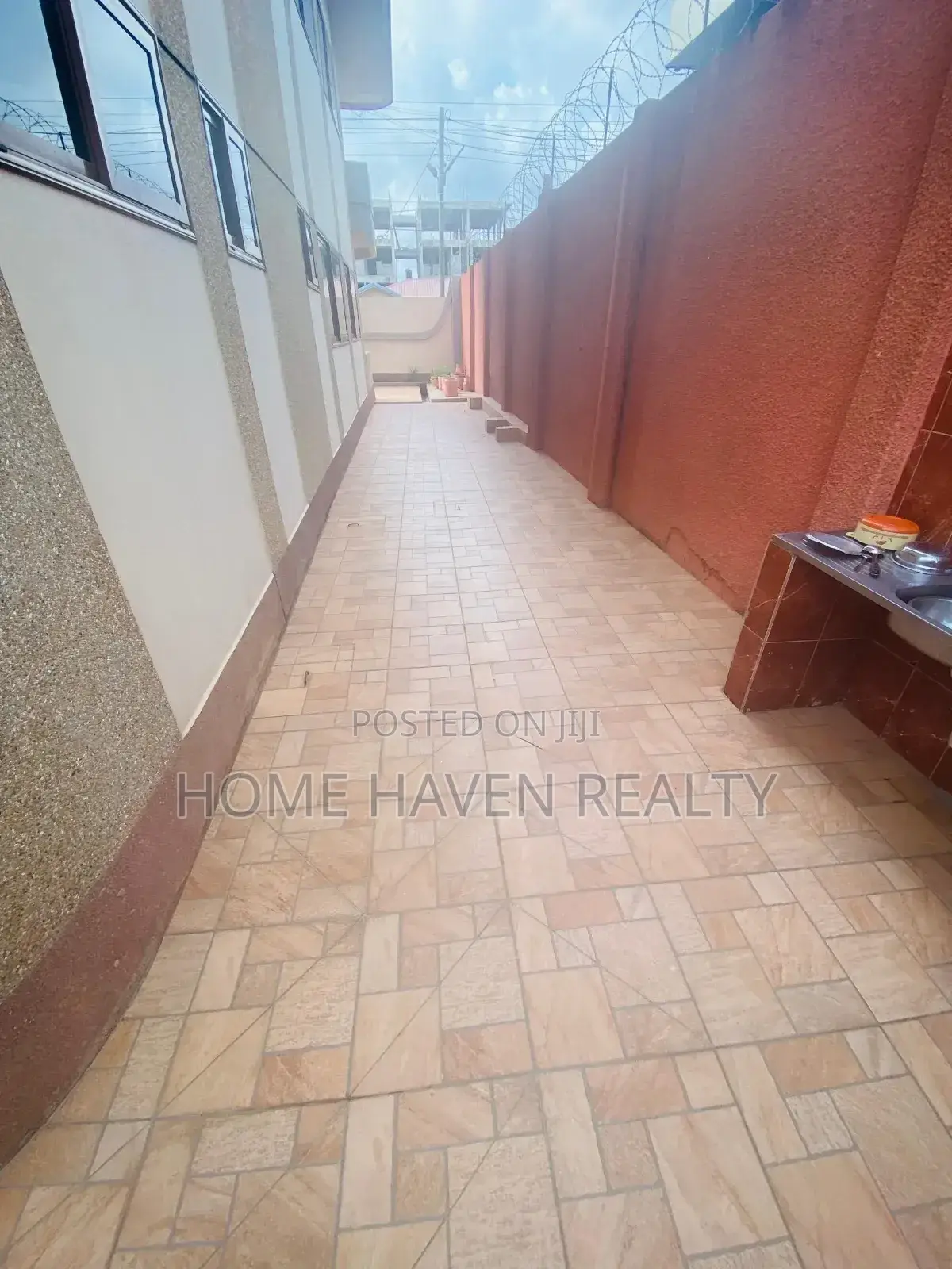 5bdrm House in Abc, Achimota for sale