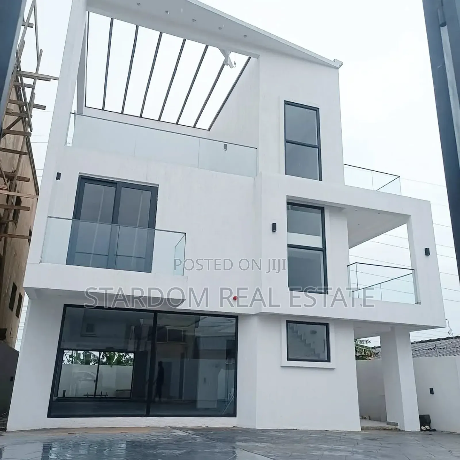 4bdrm Duplex in Adjiriganor for sale