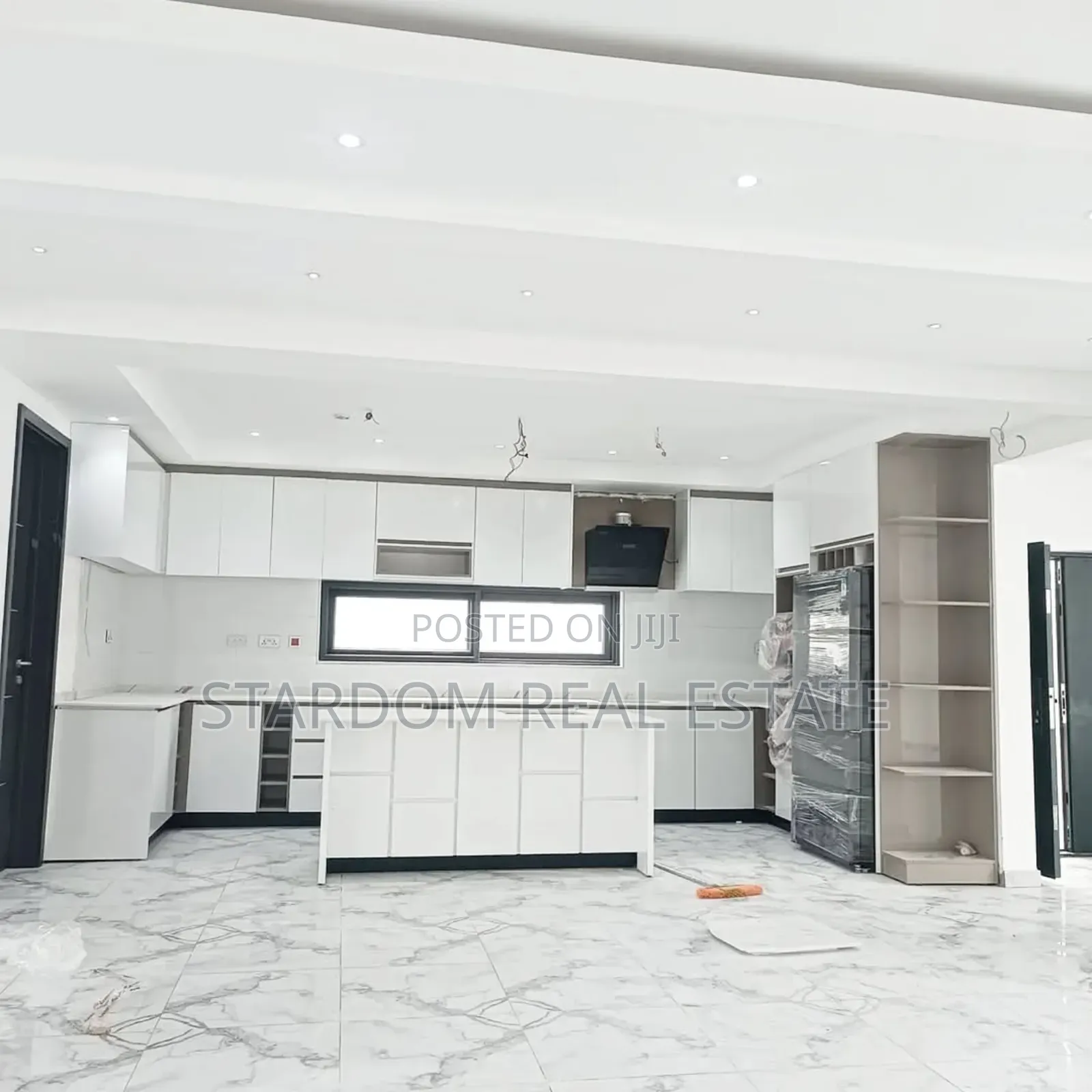 4bdrm Duplex in Adjiriganor for sale