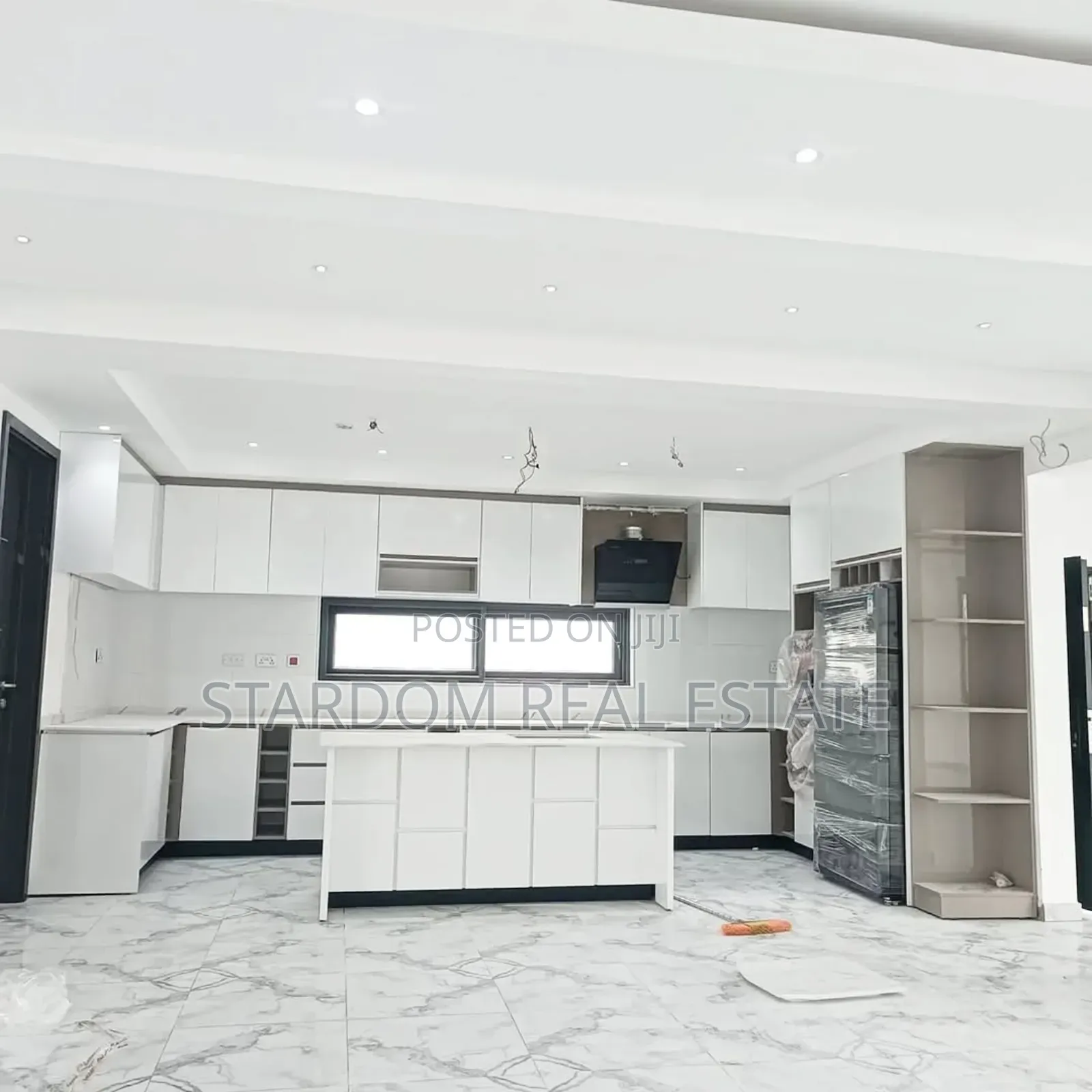 4bdrm Duplex in Adjiriganor for sale