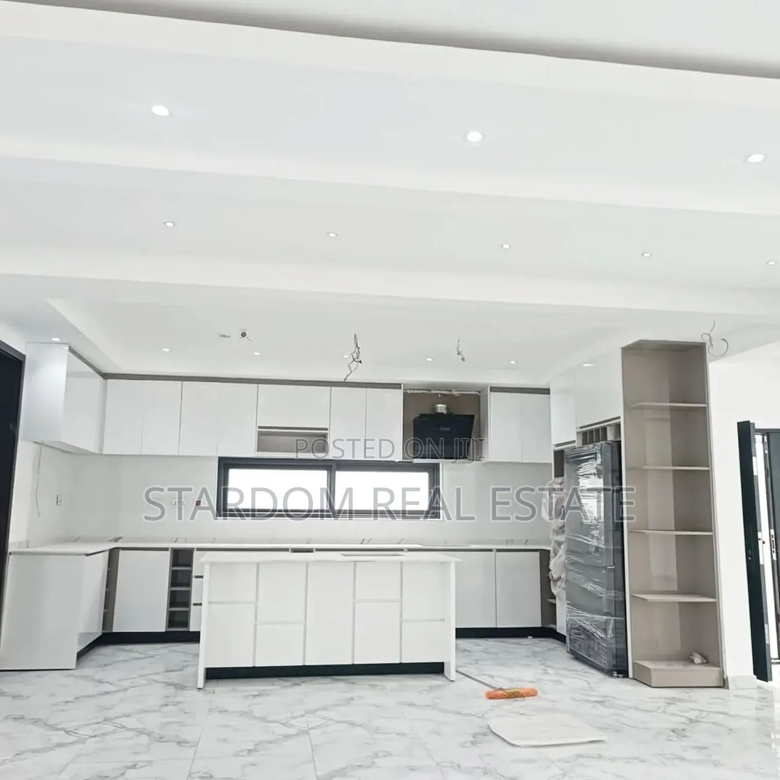 4bdrm Duplex in Adjiriganor for sale