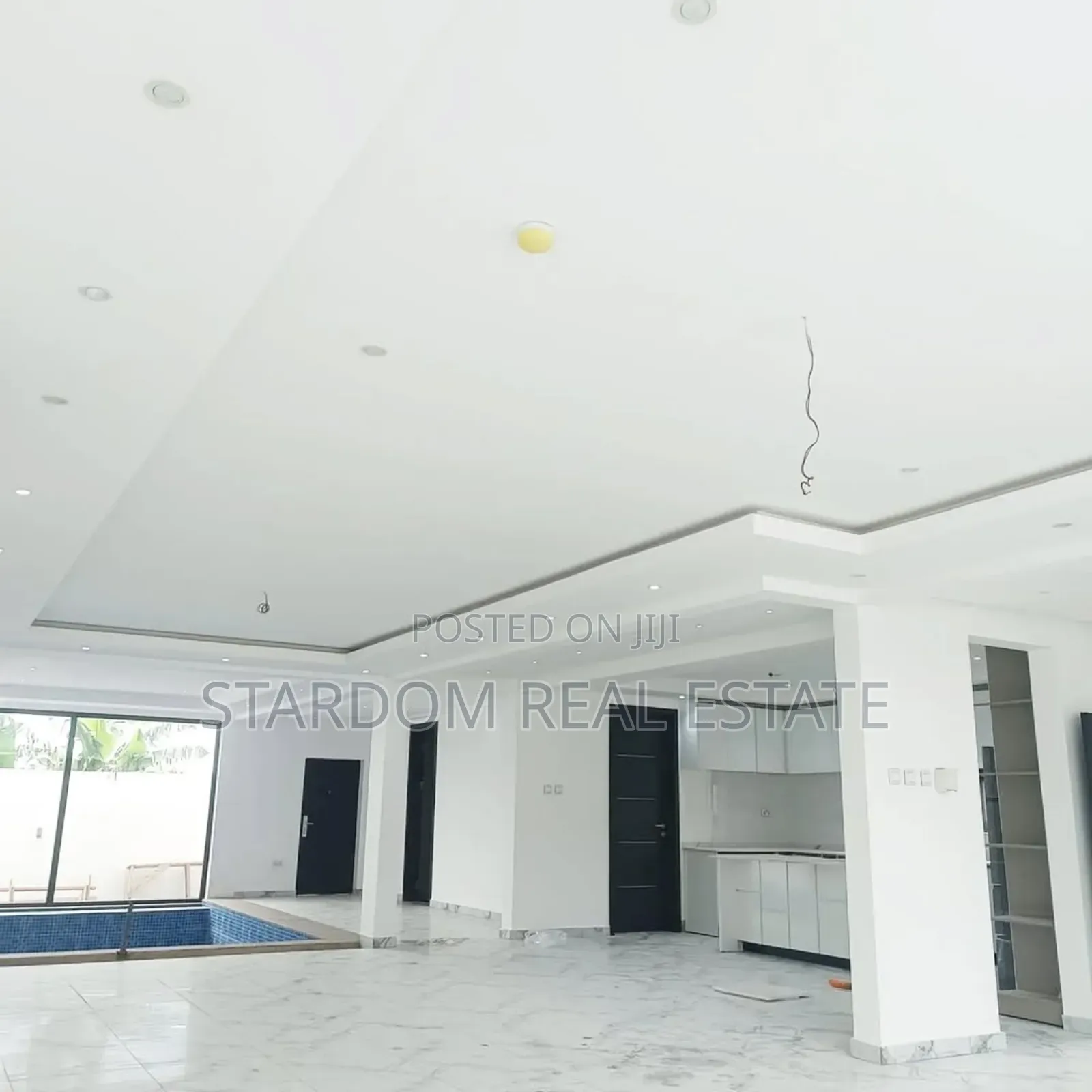 4bdrm Duplex in Adjiriganor for sale