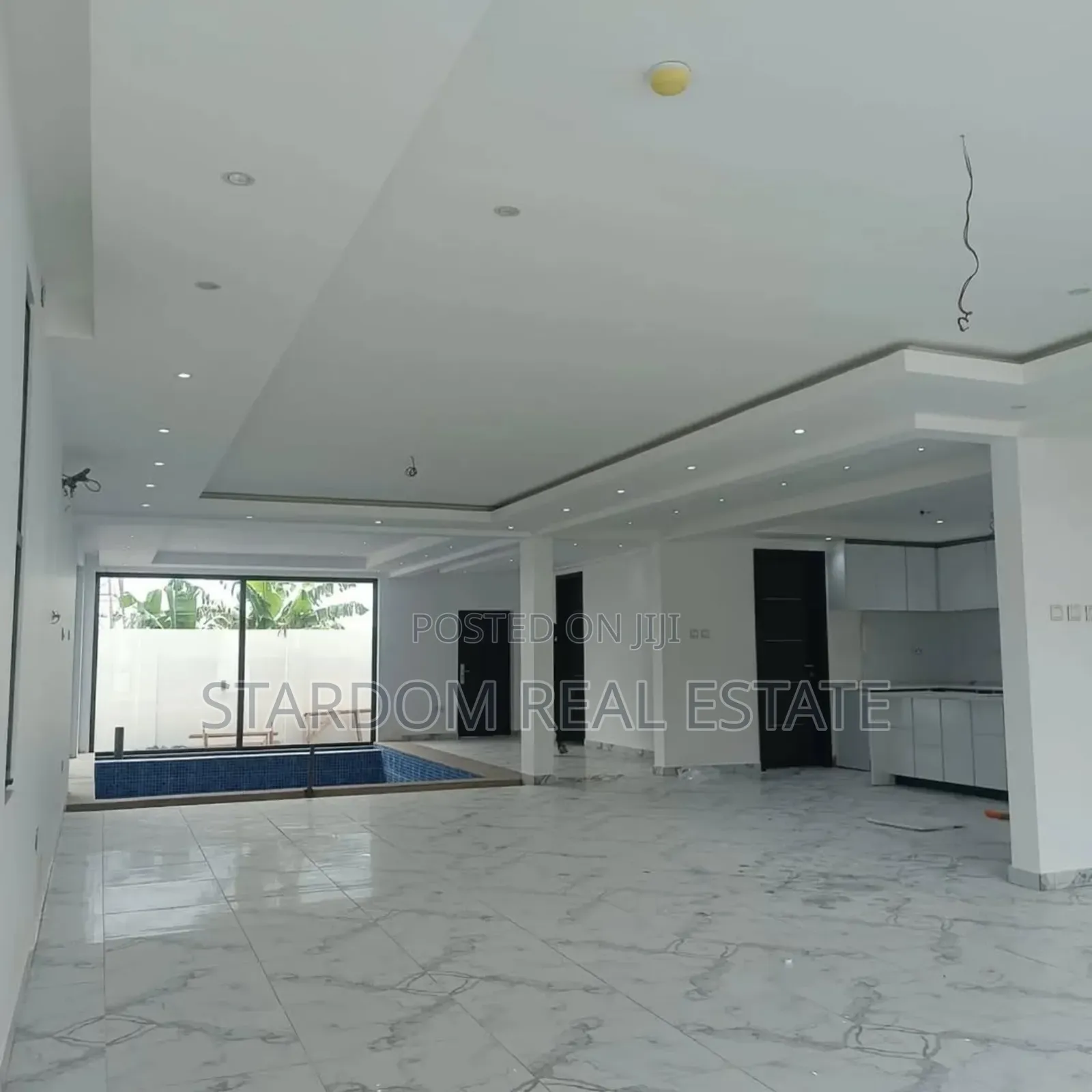 4bdrm Duplex in Adjiriganor for sale