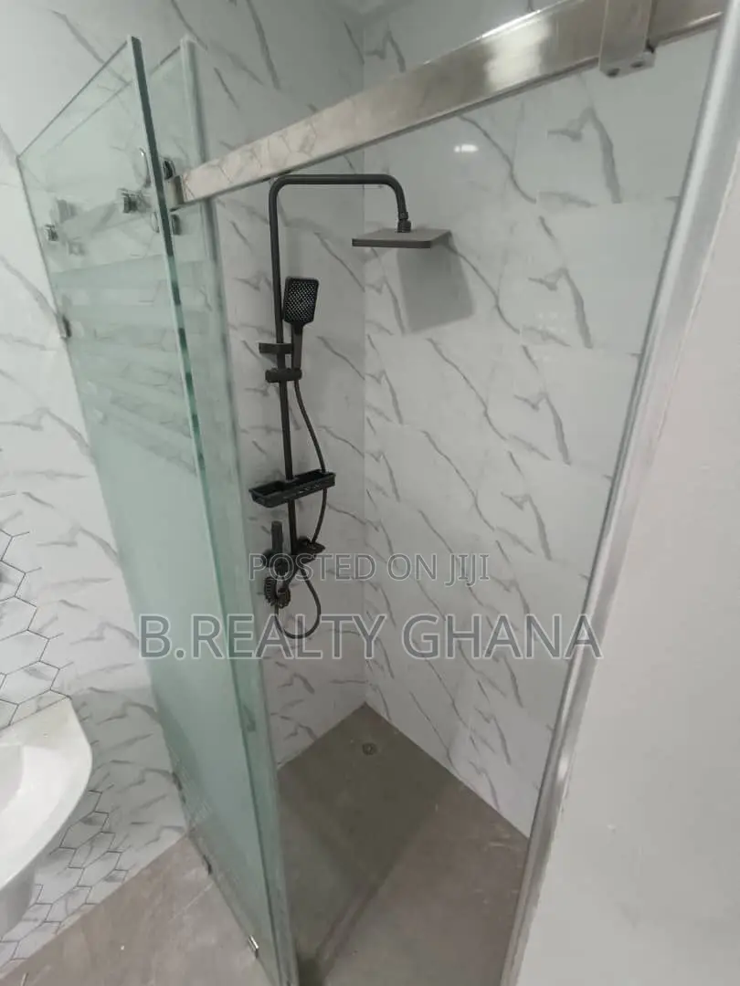 4bdrm House in Oyarifa for sale