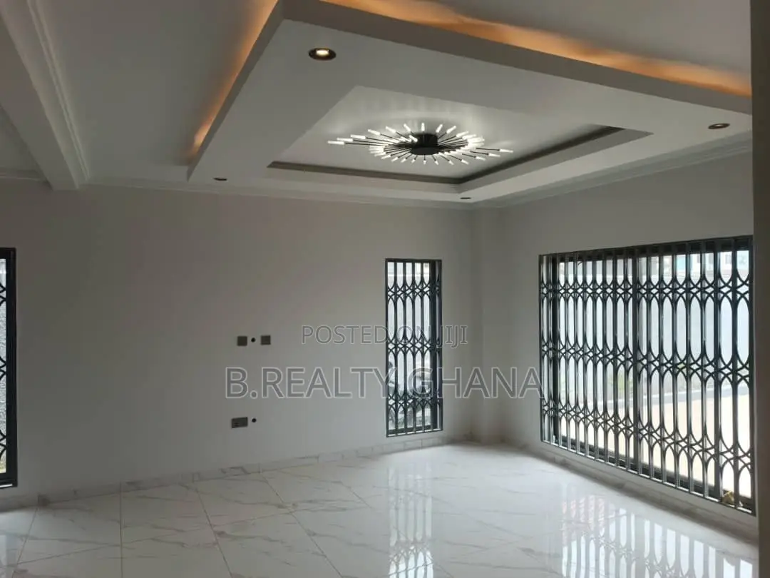4bdrm House in Oyarifa for sale