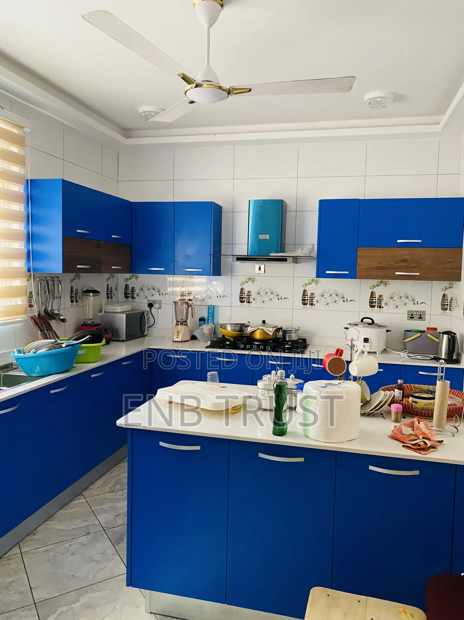 13bdrm Mansion in Tantra Hills for sale