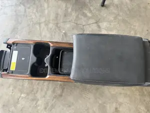 2019 CRV Centre Console With Armerest Wooden Trim Cupholders