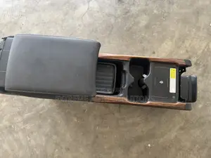 2019 CRV Centre Console With Armerest Wooden Trim Cupholders
