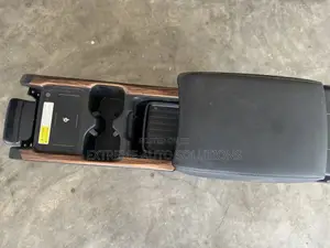 2019 CRV Centre Console With Armerest Wooden Trim Cupholders