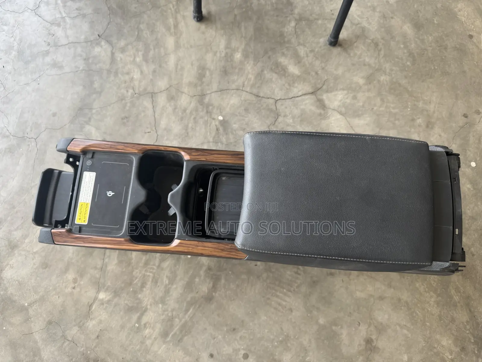 2019 CRV Centre Console With Armerest Wooden Trim Cupholders