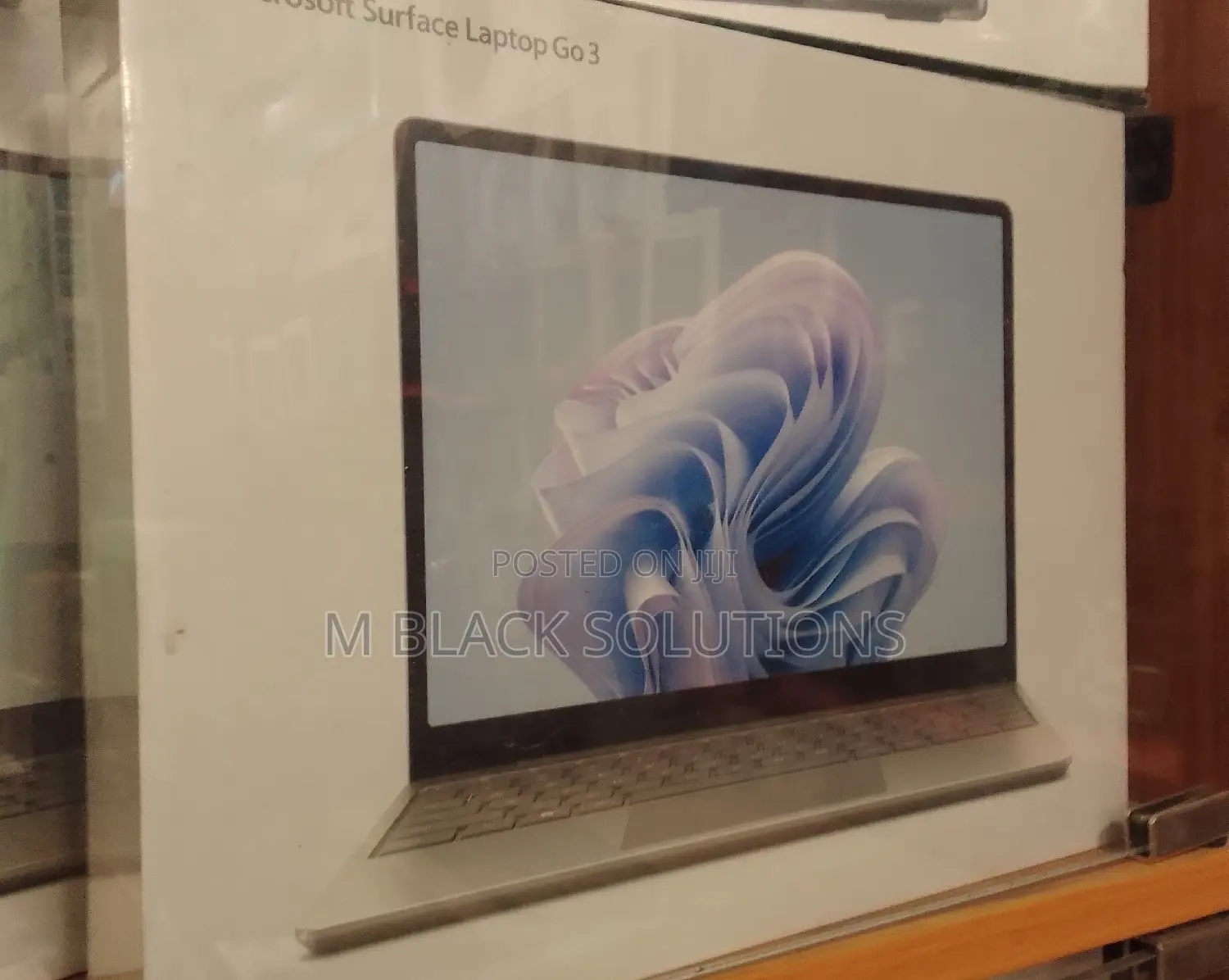 New Laptop Microsoft Surface 8GB Intel Core I5 SSD 256GB