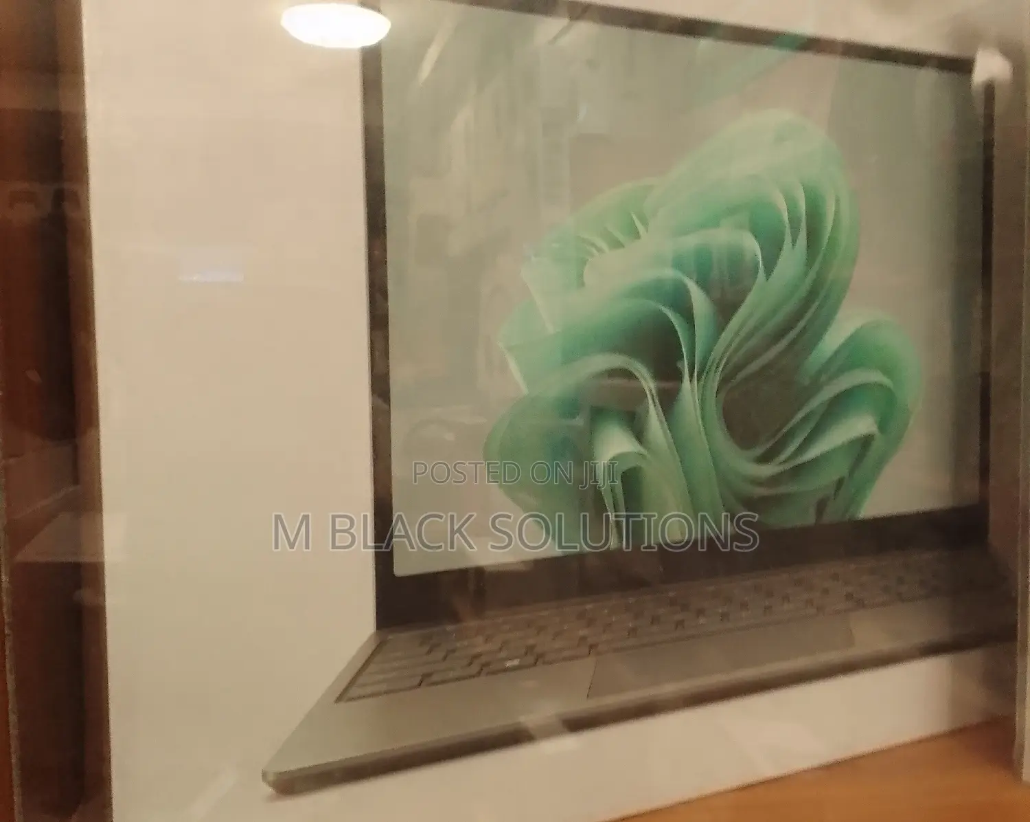 New Laptop Microsoft Surface 8GB Intel Core I5 SSD 256GB