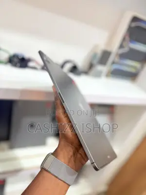 Apple iPad Pro 12.9 (2021) 128 GB Gray