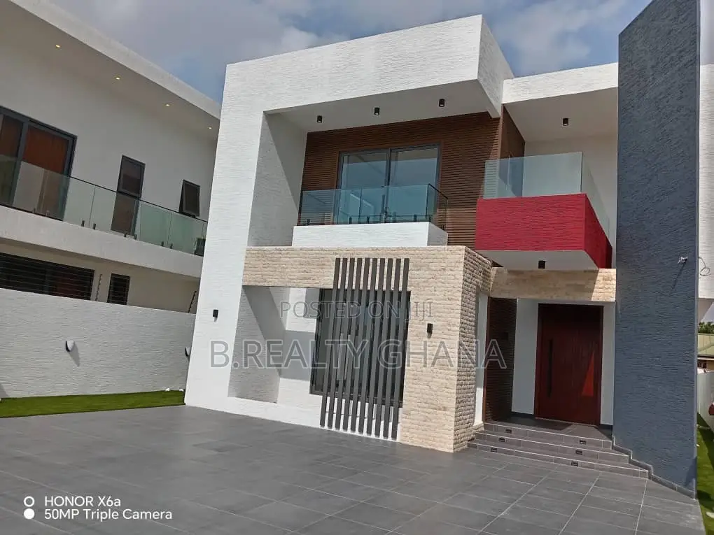 5bdrm House in Tema Metropolitan for sale