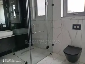 5bdrm House in Tema Metropolitan for sale