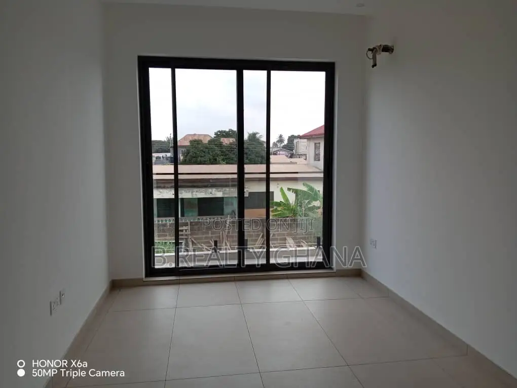 5bdrm House in Tema Metropolitan for sale