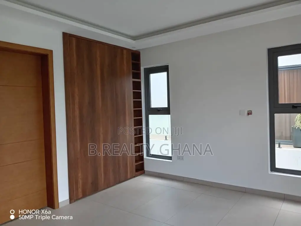 5bdrm House in Tema Metropolitan for sale