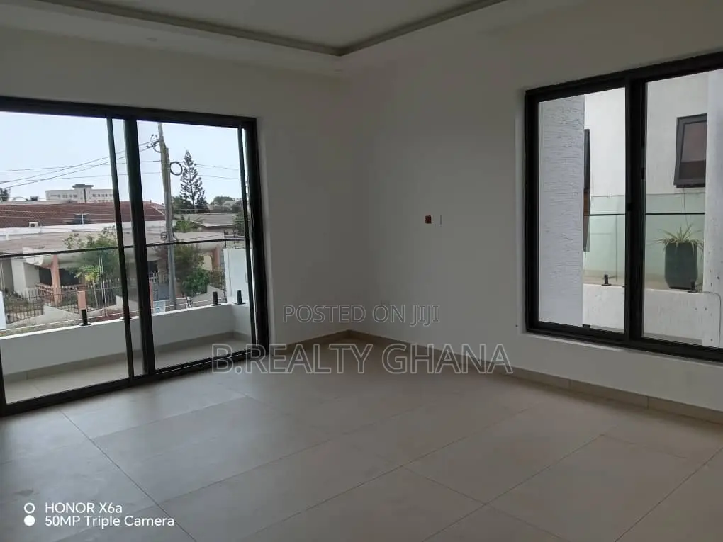 5bdrm House in Tema Metropolitan for sale