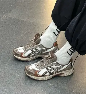 Asics Gel Kahana Brown